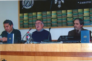 De izquierda a derecha, José Rienda, un servidor y el autor, Emilio Ballesteros